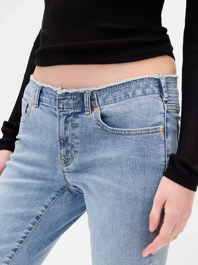 Jeans mit niedriger Leibhöhe, lang und schmal