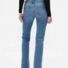 Jeans mit niedriger Leibhöhe, langem, schmalem Schnitt und geschlitztem Saum