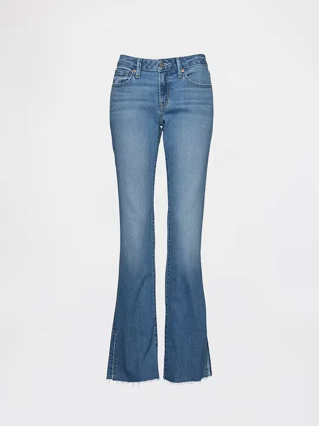 Jeans mit niedriger Leibhöhe, langem, schmalem Schnitt und geschlitztem Saum