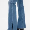 Jeans mit niedriger Leibhöhe, langem, schmalem Schnitt und geschlitztem Saum