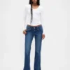 Jeans mit niedriger Leibhöhe, langem, schmalem Schnitt und Naht am gespaltenen Saum