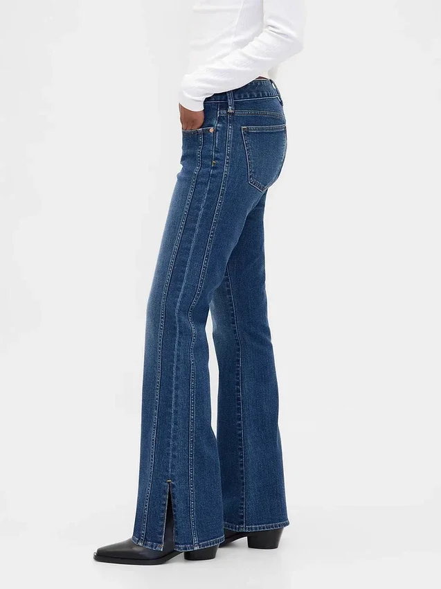 Jeans mit niedriger Leibhöhe, langem, schmalem Schnitt und Naht am gespaltenen Saum
