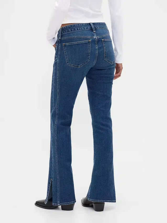 Jeans mit niedriger Leibhöhe, langem, schmalem Schnitt und Naht am gespaltenen Saum