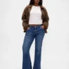 Jeans mit niedriger Leibhöhe, langem, schmalem Schnitt und Naht am gespaltenen Saum