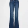 Jeans mit niedriger Leibhöhe, langem, schmalem Schnitt und Naht am gespaltenen Saum