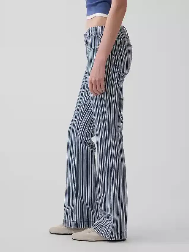 Jeans mit niedriger Leibhöhe, langem Schnitt und schmaler Passform in Streifenoptik