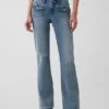 Jeans mit niedriger Leibhöhe, langem Schnitt und schmaler Passform sowie aufgesetzten Taschen