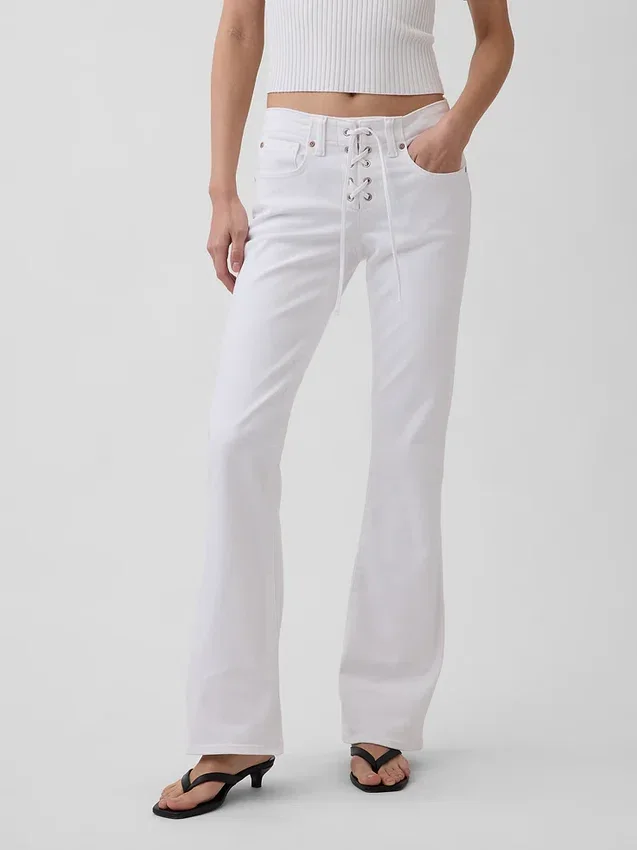 Jeans mit niedriger Leibhöhe, langem Schnitt und schmaler Passform, zum Schnüren