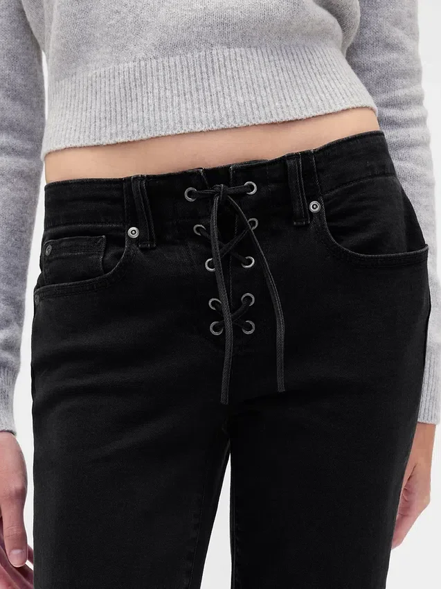 Jeans mit niedriger Leibhöhe, langem Schnitt und schmaler Passform, zum Schnüren