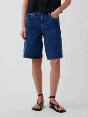 Jeansshorts mit mittlerer Leibhöhe und langem Schnitt