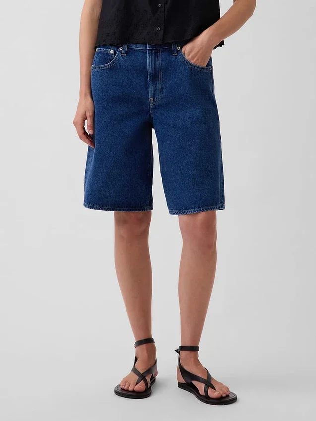 Jeansshorts mit mittlerer Leibhöhe und langem Schnitt