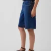 Jeansshorts mit mittlerer Leibhöhe und langem Schnitt