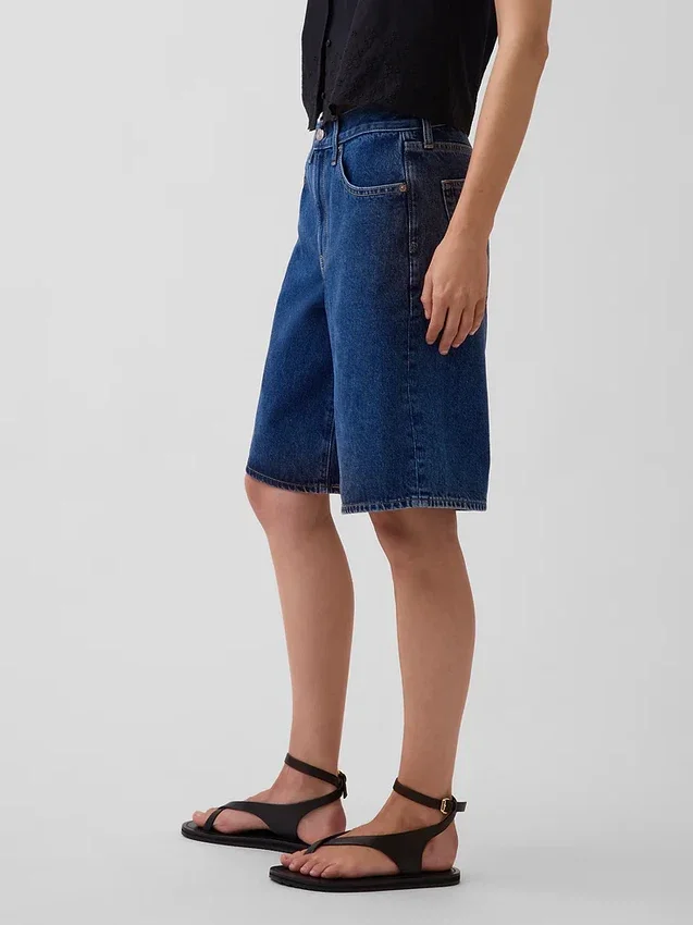 Jeansshorts mit mittlerer Leibhöhe und langem Schnitt