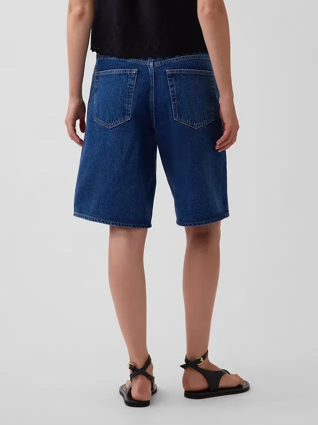 Jeansshorts mit mittlerer Leibhöhe und langem Schnitt