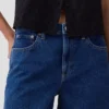 Jeansshorts mit mittlerer Leibhöhe und langem Schnitt
