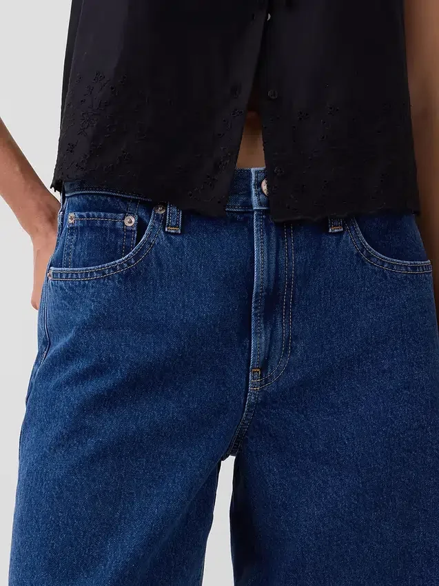 Jeansshorts mit mittlerer Leibhöhe und langem Schnitt