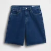 Jeansshorts mit mittlerer Leibhöhe und langem Schnitt