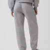 Jogginghose mit mittlerer Leibhöhe aus Vintagesoft-Material in lockerer Passform
