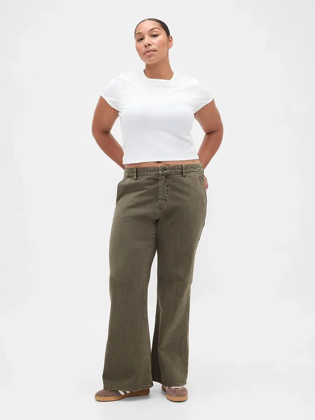 Khakihose mit niedriger Leibhöhe und lockerem Flare-Schnitt