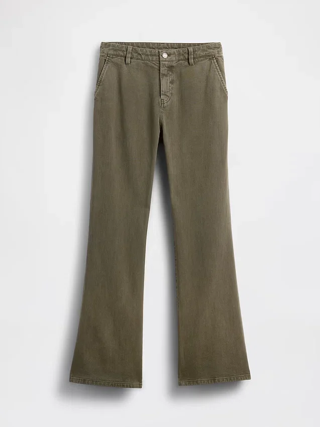 Khakihose mit niedriger Leibhöhe und lockerem Flare-Schnitt