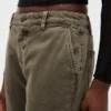 Khakihose mit niedriger Leibhöhe und lockerem Flare-Schnitt