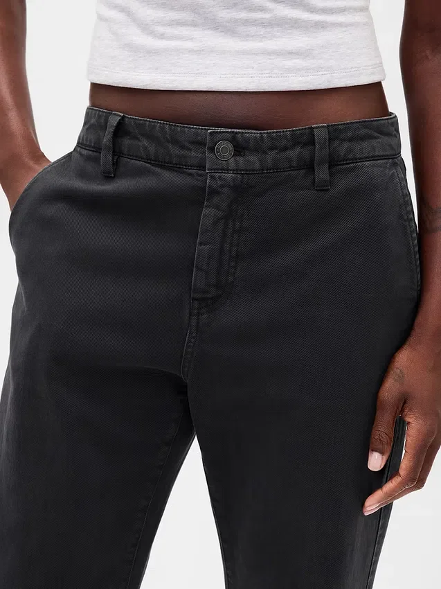 Khakihose mit niedriger Leibhöhe und lockerem Flare-Schnitt