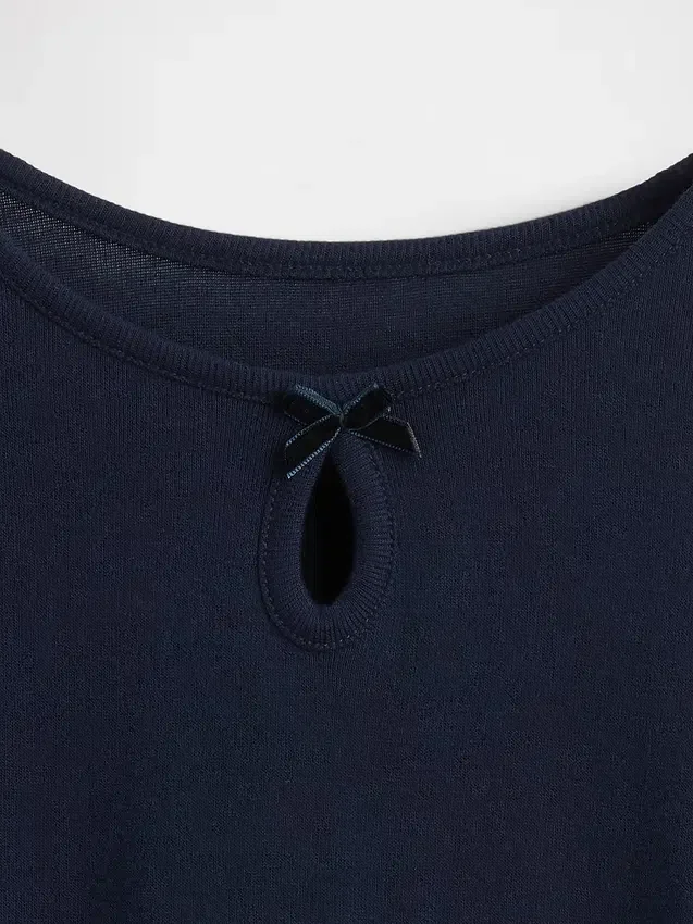 Kind-T-Shirt mit Schlüssellochausschnitt und Schleife