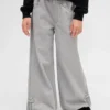 Kinder-Baggy-Jeans mit niedriger Leibhöhe, Schleife und gespaltenem Saum