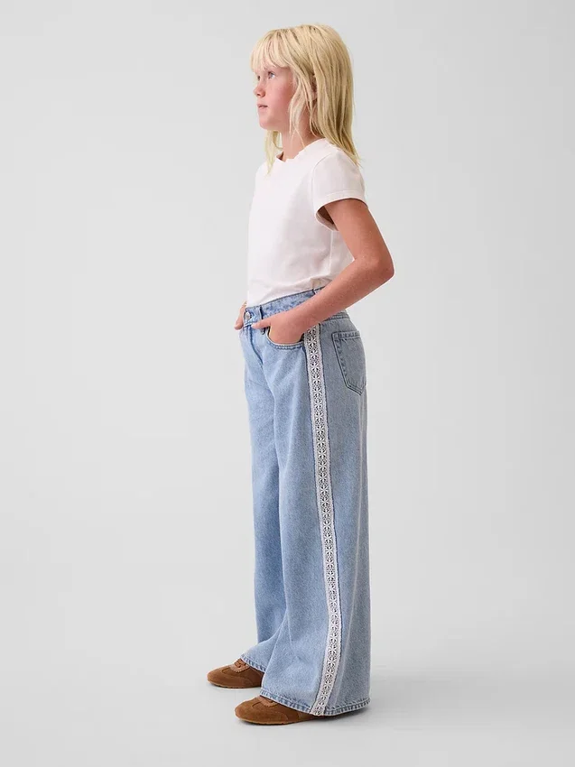 Kinder-Baggy-Jeans mit niedriger Leibhöhe und Spitzenbesatz