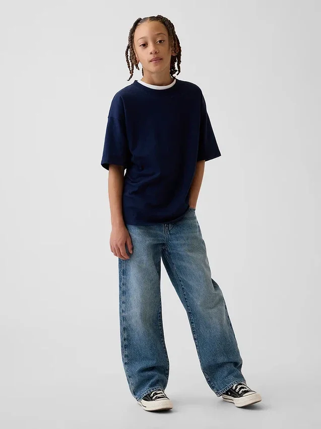 Kinder-Jeans im 90er-Jahre-Stil, locker geschnitten