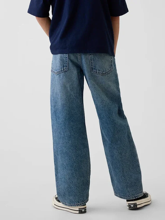 Kinder-Jeans im 90er-Jahre-Stil, locker geschnitten