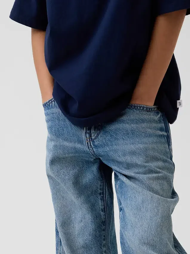 Kinder-Jeans im 90er-Jahre-Stil, locker geschnitten