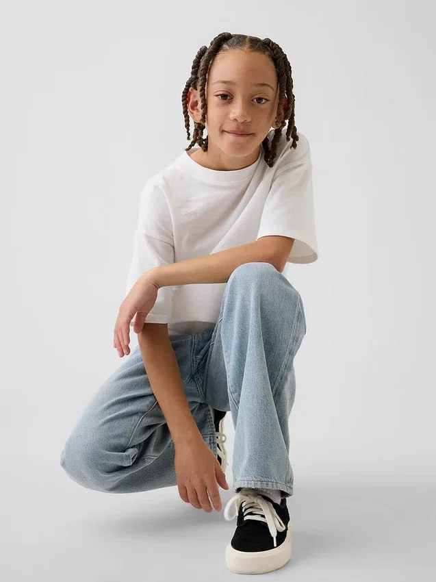 Kinder-Jeans im 90er-Jahre-Stil, locker geschnitten