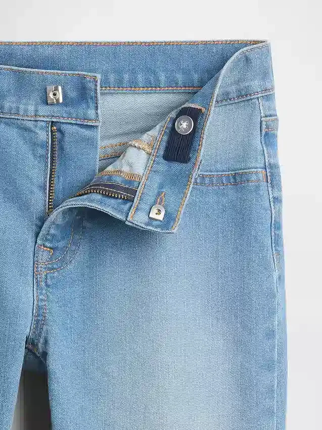 Kinder-Jeans in gerader Passform