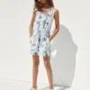 Kinder-Jeans-Latzhose im Tie-Dye-Look, lockere Passform