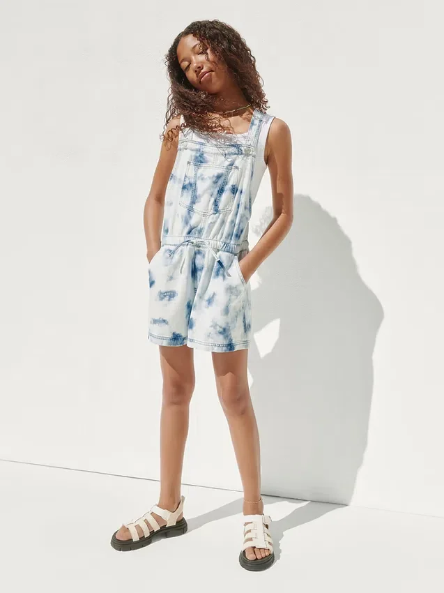 Kinder-Jeans-Latzhose im Tie-Dye-Look, lockere Passform