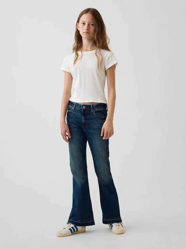 Kinder-Jeans mit hoher Leibhöhe im 70er-Jahre-Flare-Stil