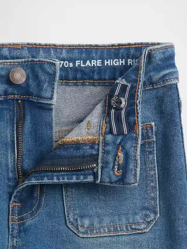 Kinder-Jeans mit hoher Leibhöhe im 70er-Jahre-Flare-Stil
