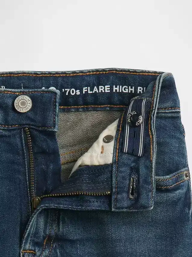 Kinder-Jeans mit hoher Leibhöhe im 70er-Jahre-Flare-Stil