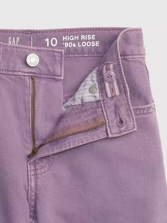Kinder-Jeans mit hoher Leibhöhe im 90er-Jahre-Stil, locker geschnitten