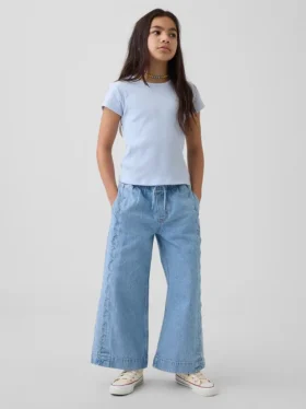 Kinder-Jeans mit hoher Leibhöhe, weitem Bein und Knöchellänge