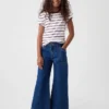 Kinder-Jeans mit hoher Leibhöhe, weitem Bein und Knöchellänge