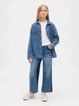 Kinder-Jeans mit hoher Leibhöhe, weitem Bein und Knöchellänge
