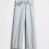 Kinder-Jeans mit hoher Leibhöhe, weitem Bein und Knöchellänge