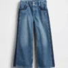 Kinder-Jeans mit hoher Leibhöhe, weitem Bein und Knöchellänge