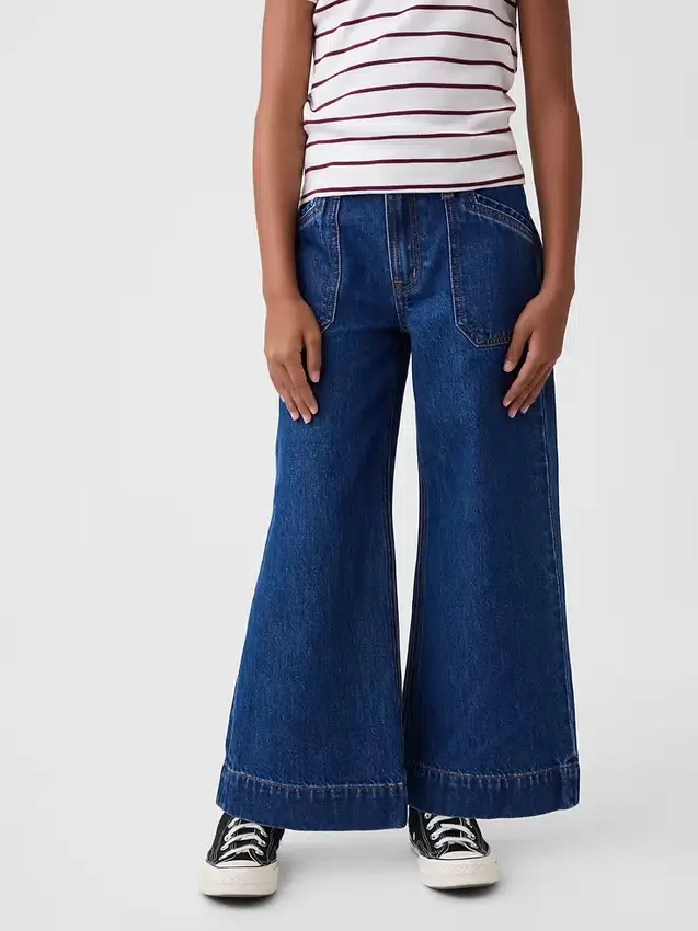 Kinder-Jeans mit hoher Leibhöhe, weitem Bein und Knöchellänge