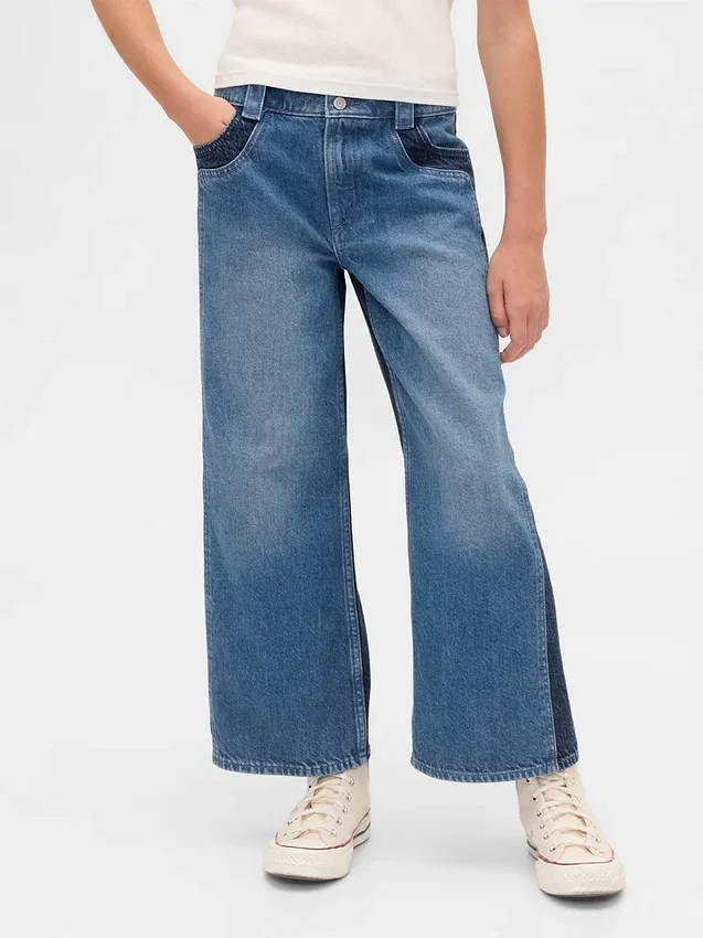 Kinder-Jeans mit hoher Leibhöhe, weitem Bein und Knöchellänge