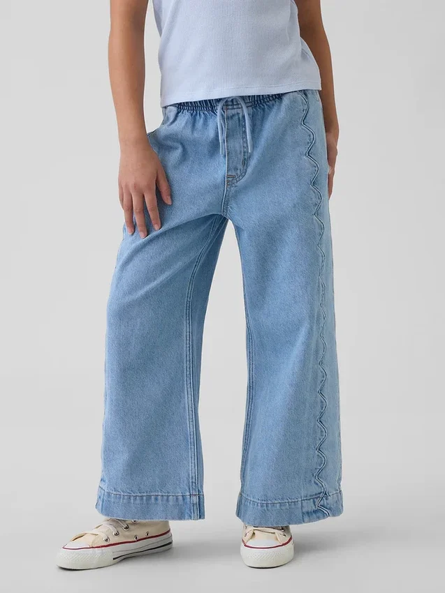 Kinder-Jeans mit hoher Leibhöhe, weitem Bein und Knöchellänge