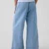 Kinder-Jeans mit hoher Leibhöhe, weitem Bein und Knöchellänge