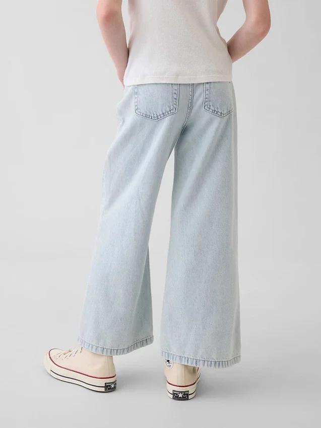 Kinder-Jeans mit hoher Leibhöhe, weitem Bein und Knöchellänge